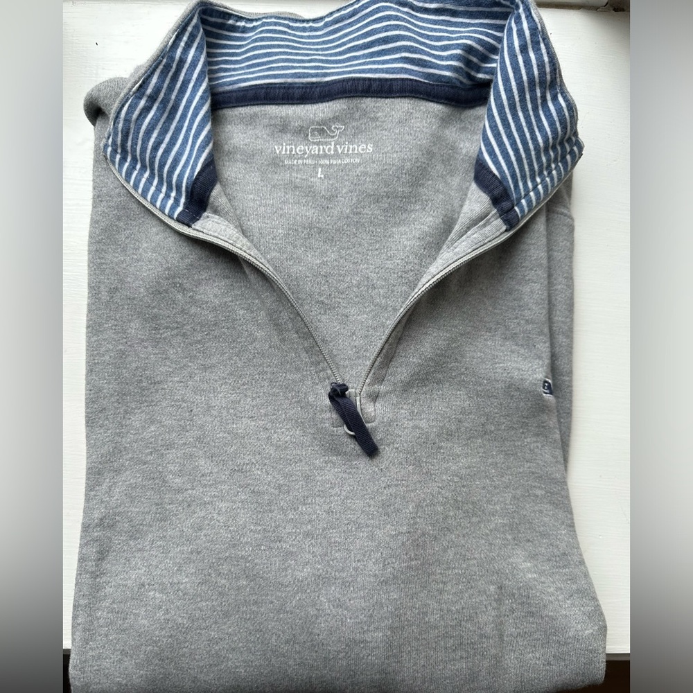 Vineyard vines sweater size Large